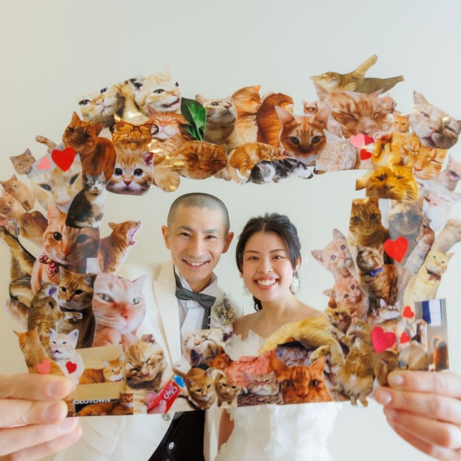 海岸にて、ベールが風になびいている