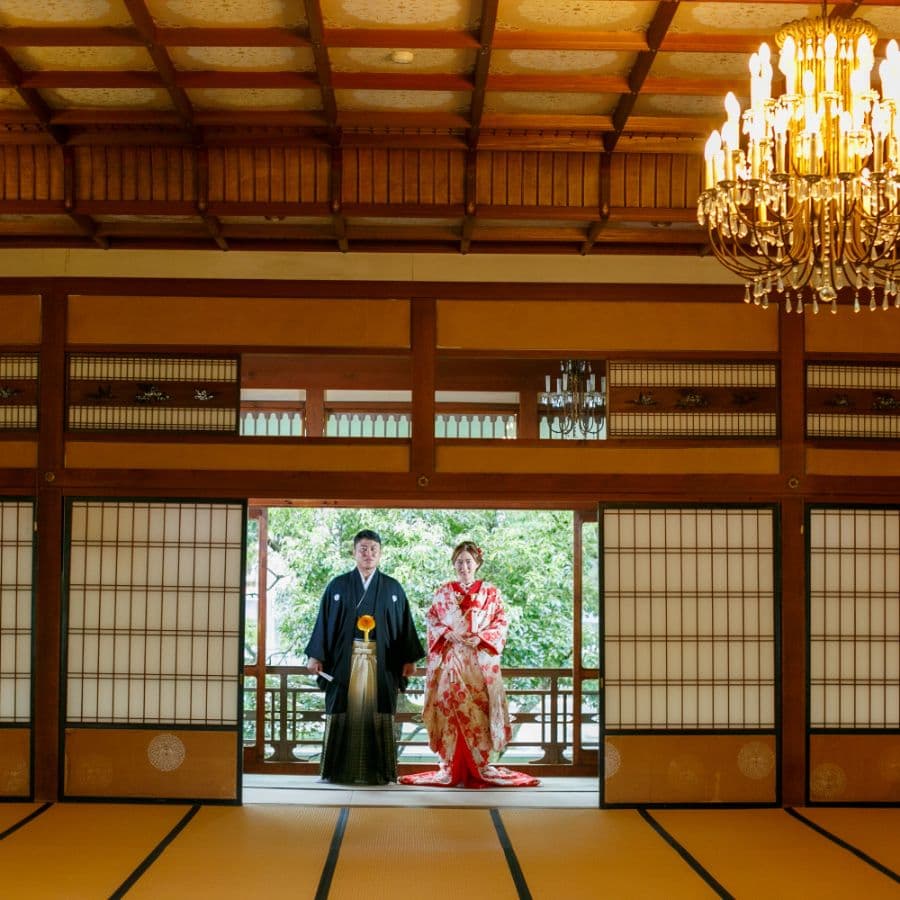 賓日館大広間にて新郎新婦