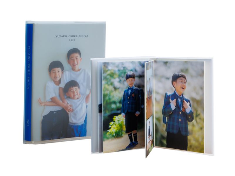 ミニアルバムの表紙と中ページ