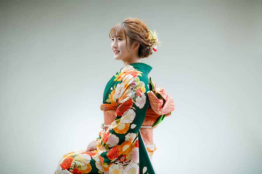 二十歳の記念　前撮り　座り横姿