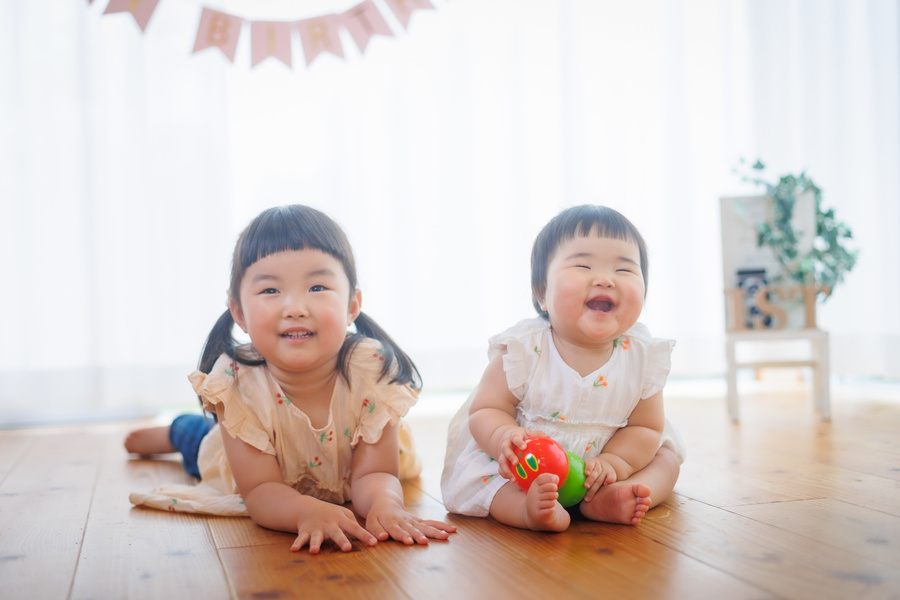1歳バースデー写真　姉妹で