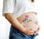 マタニティ　お腹のアップ