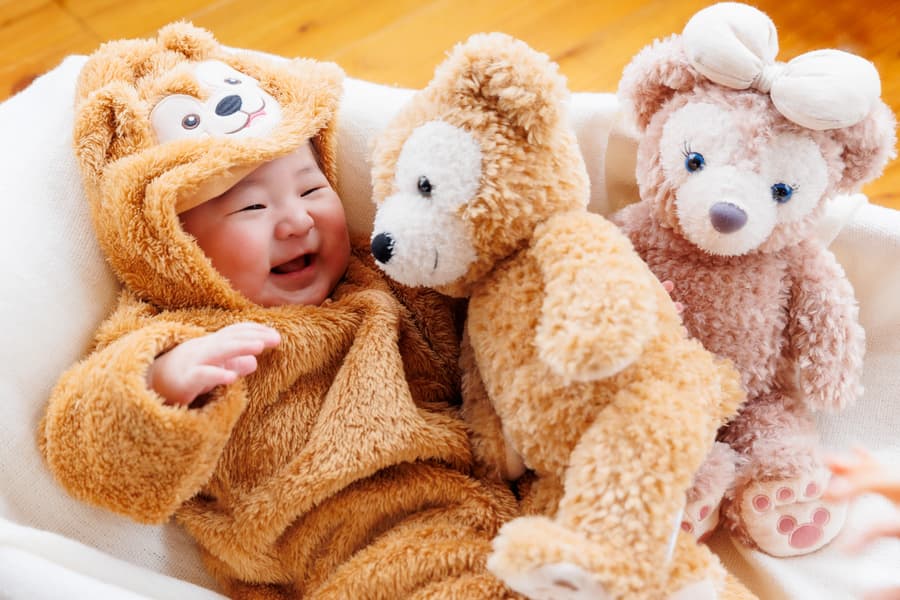 ハーフバースデー男の子　ダッフィーに囲まれて