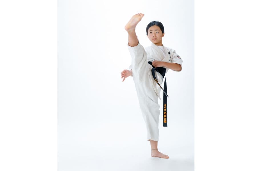 空手の形　女の子