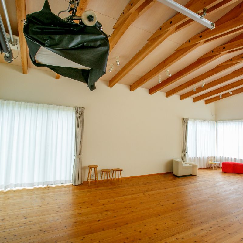 DAIOKU写真スタジオ店内　スタジオ全景別方向