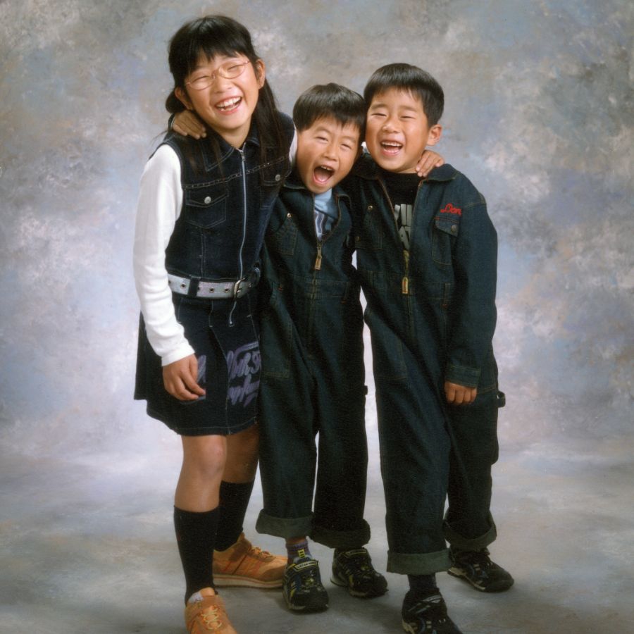 姉弟3人写しみんなで肩組んで