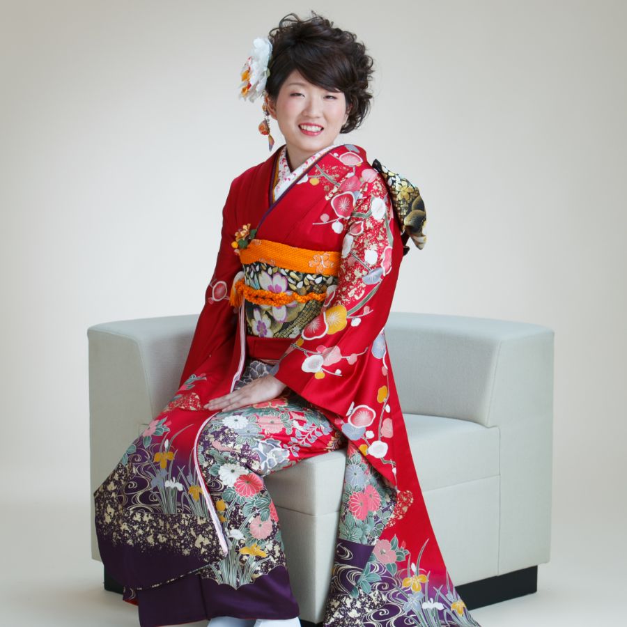 成人式振袖1人写し座りポーズ