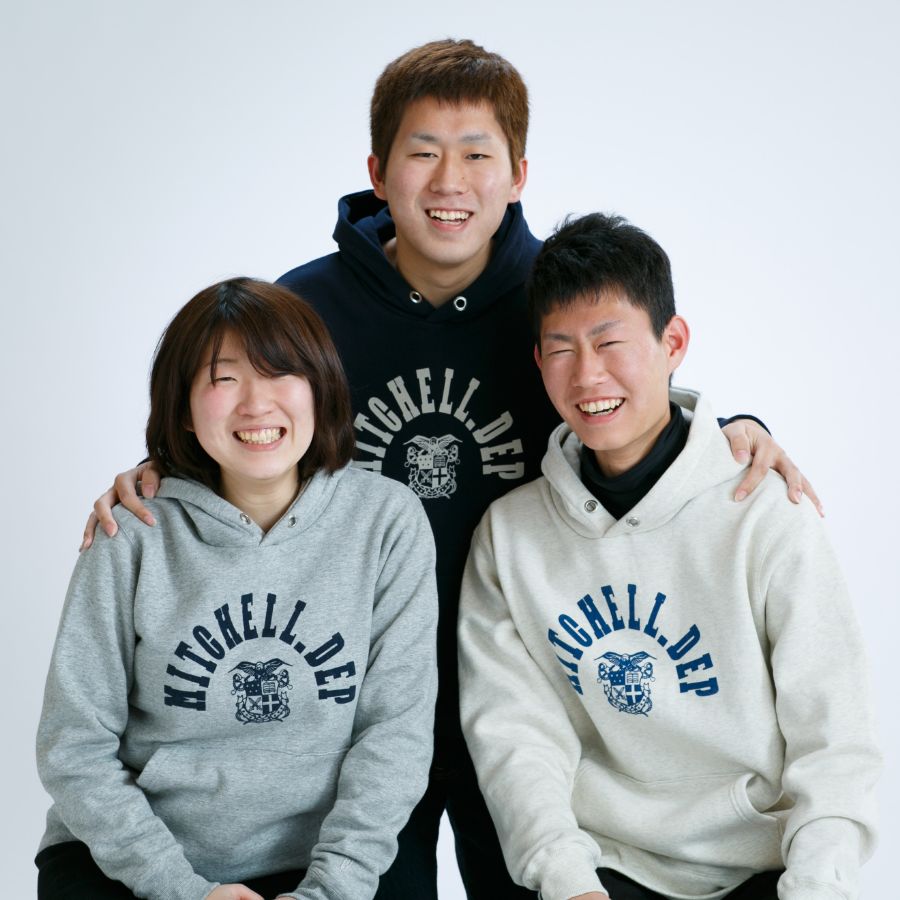 3人姉弟　お揃いのパーカー