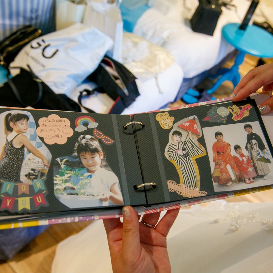 新婦の手作りの写真アルバム