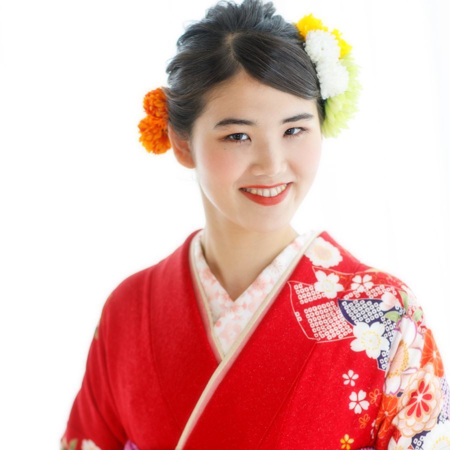 成人式前撮り赤い振袖 自然光半身で