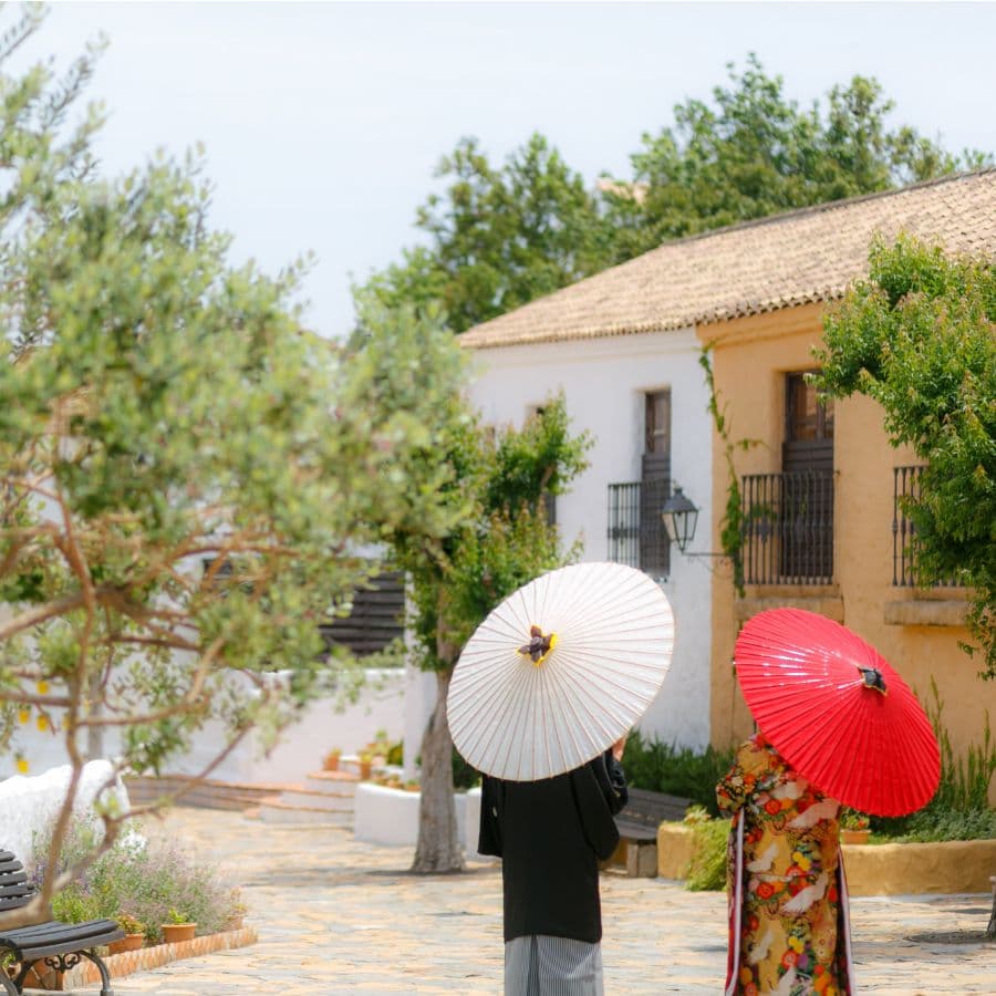 志摩地中海村にて和装の写真和傘とともに