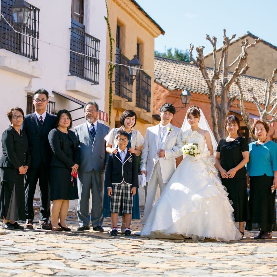 志摩地中海村にて結婚前撮りの時に家族写真