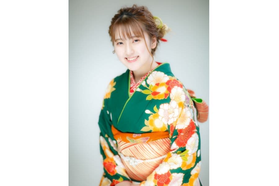 二十歳の記念写真　振袖半身
