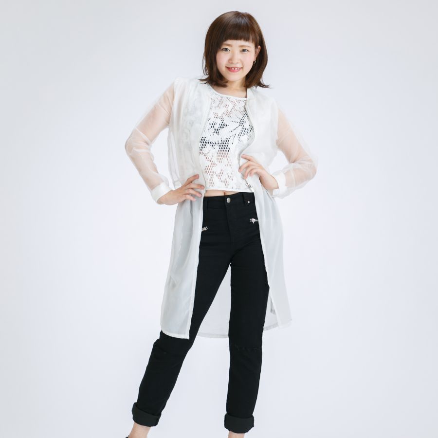 ダンサーのプロフィール写真 全身白背景