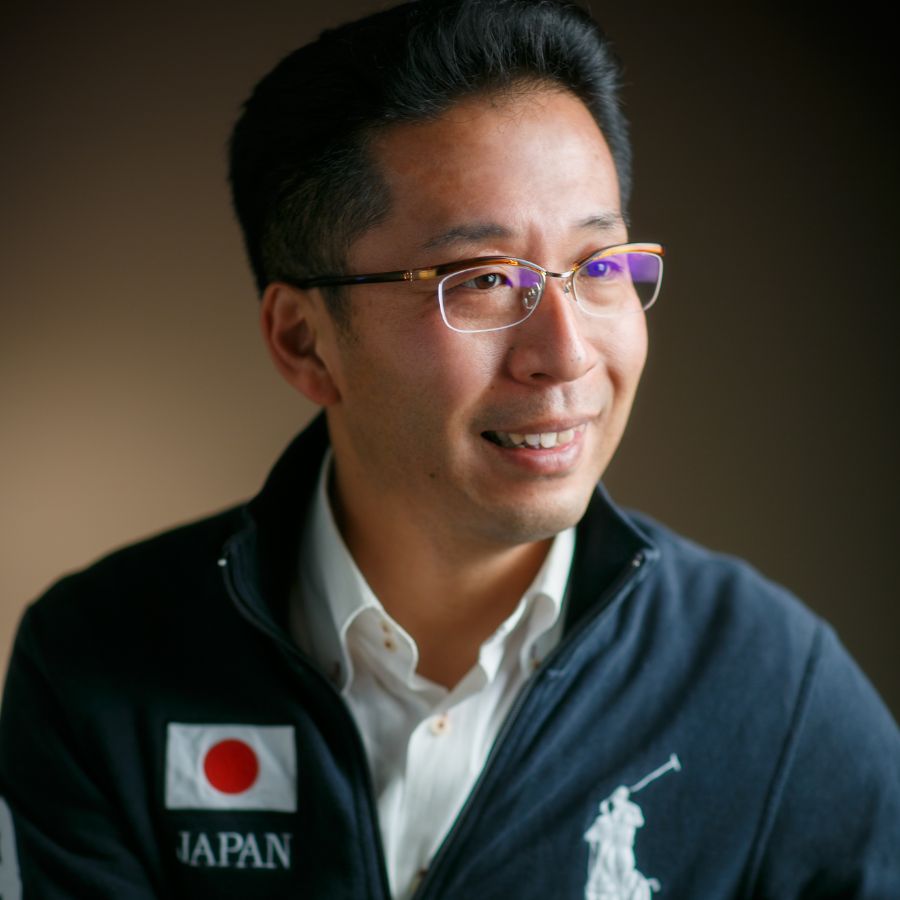 男性プロフィール写真　半身