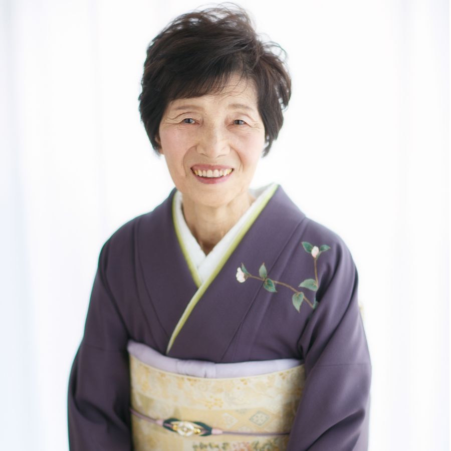 女性　肖像写真　着物で